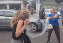 Difieren audiencia de Ximena Pichel, “Lady Racista” por discriminación; es agredida al salir de juzgados