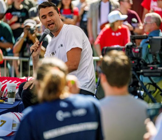 El influencer conservador Charlie Kirk fue asesinado a tiros