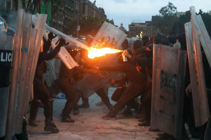 Marcha Estudiantil Enfrentamiento