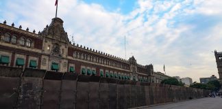 Sheinbaum justifica las vallas en Palacio Nacional; “su objetivo es proteger la vida de las personas ante posibles provocaciones”