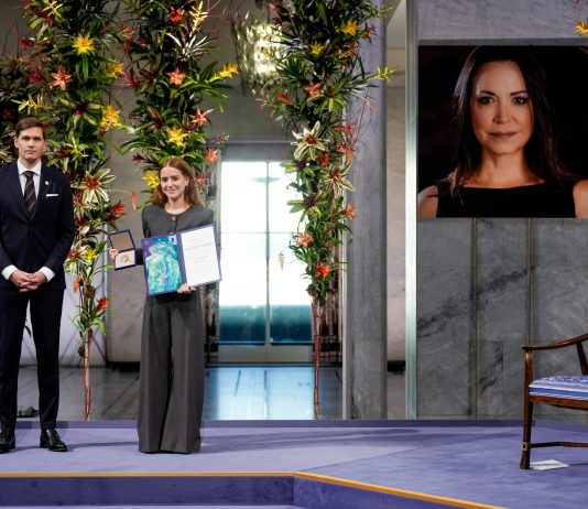 Hija de María Corina Machado recibe el Nobel de la Paz 2025 en Oslo ante ausencia de la líder opositora