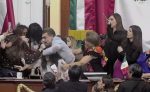 Empujones, golpes y jalones de cabello obligan a suspender sesión del Congreso de la CDMX