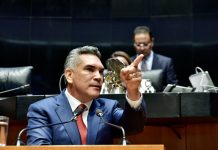 Alejandro Moreno exige a México romper cualquier respaldo al régimen de Maduro y condena “narcodictaduras” en América Latina