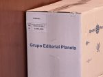 Senadores de Morena reciben cajas del libro de AMLO… y deberán venderlas para cubrir el costo