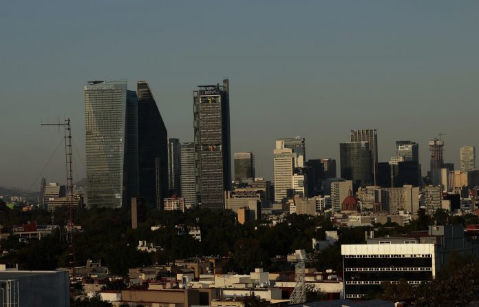 Autoridades activan alerta por contaminación del aire en el centro de México