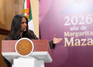 Salma Hayek aplaude respaldo de Claudia Sheinbaum y gobernadoras al cine mexicano