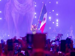 Más de 400 mil asistentes colman el Zócalo para ver a Shakira
