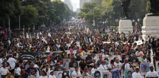 Sheinbaum marca distancia de informe de CNDH y garantiza continuidad en investigación de los 43