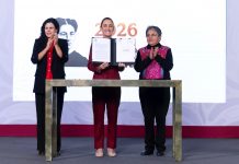 Sheinbaum firma decreto para blindar la transparencia y limitar la reserva de información pública