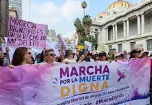 De Bellas Artes al Zócalo: marchan por el derecho a una muerte digna