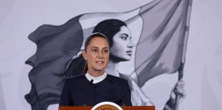 “Sí debe restringirse”: Sheinbaum fija postura a favor de limitar celulares en las escuelas