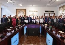 Gasolina regular seguirá debajo de $24 y diésel de $27; Sheinbaum renueva acuerdo con gasolineros