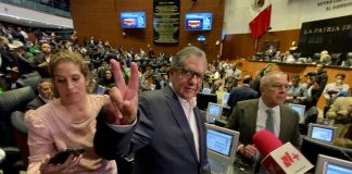 Higinio Martínez toma el mando del Senado; asume presidencia con 116 votos a favor