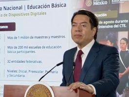 ¡Alto al celular en las aulas! SEP pone en manos de más de un millón de maestros el futuro de los dispositivos digitales