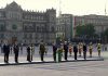 Zócalo guarda silencio por las víctimas del 19S; Sheinbaum iza bandera a media asta