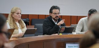 Sheinbaum descarta salida de Zoé Robledo del IMSS y busca nueva oferta salarial para trabajadores