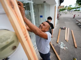 ¡Alerta máxima en el Pacífico! Huracán Simón amenaza a costas mexicanas con vientos catastróficos y marejadas mortales